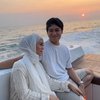 10 Potret Romantis Lesti Kejora dan Rizky Billar yang Disebut Pura-pura Bahagia, Asik Nikmati Sunset di Atas Kapal