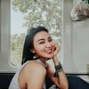 Deretan Potret Wika Salim saat Naik Kereta Api Kenakan Crop Top