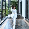 Pakai Outfit Serba Putih, Fuji Pamer Body Goals yang Bikin Iri!