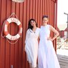 10 Potret Raline Shah Rayakan Festival Midsommar di Swedia, Cantik Banget Pakai Mahkota Bunga!