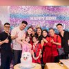 10 Potret Meriah Perayaan Ulang Tahun ke-31 Ayu Ting Ting, Menawan dengan Dress Mawar Merah