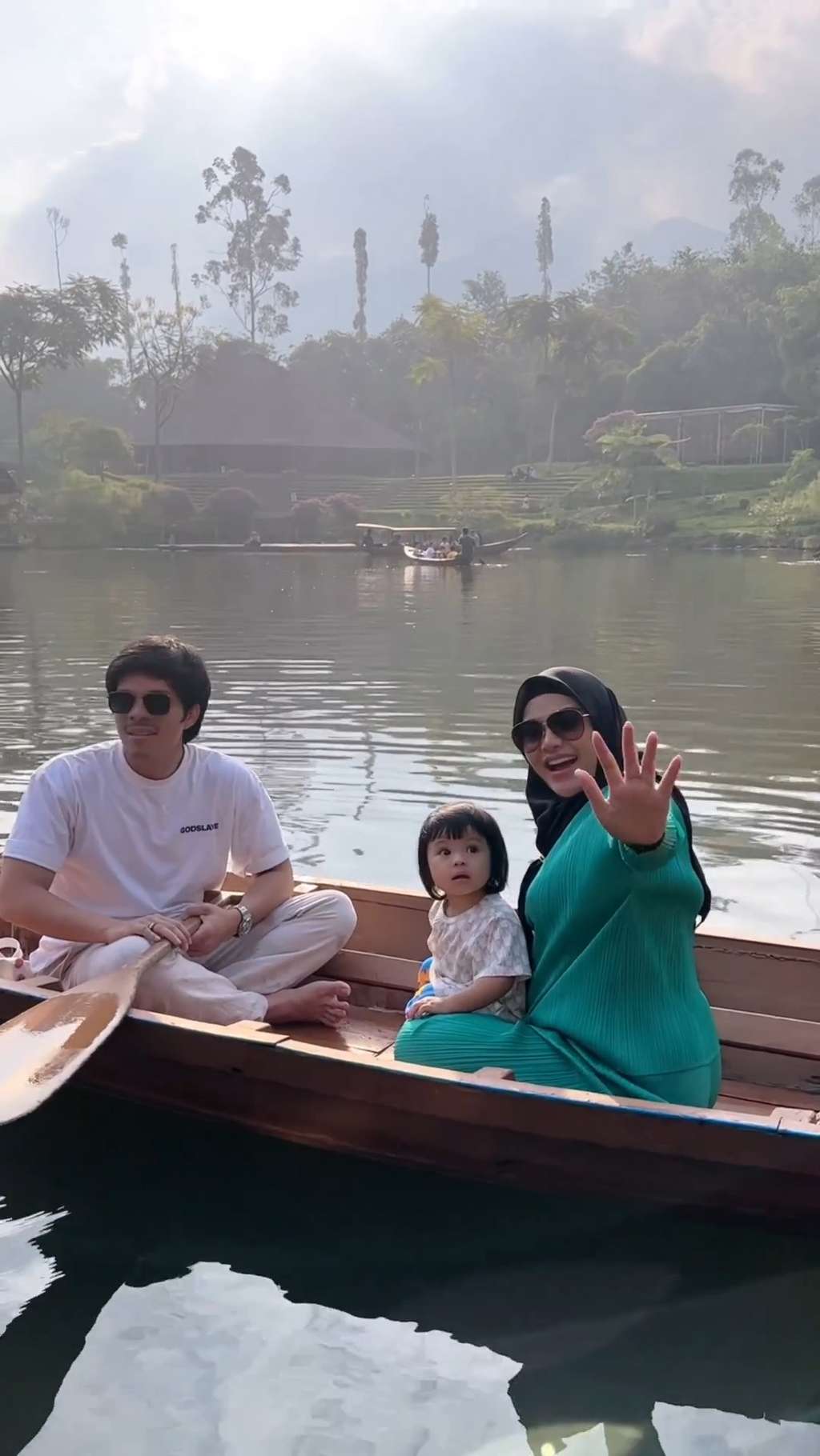 12 Potret Aurel Hermansyah dan Atta Halilintar Staycation di Dusun Bambu Bandung Bareng Ameena, Seru Banget!