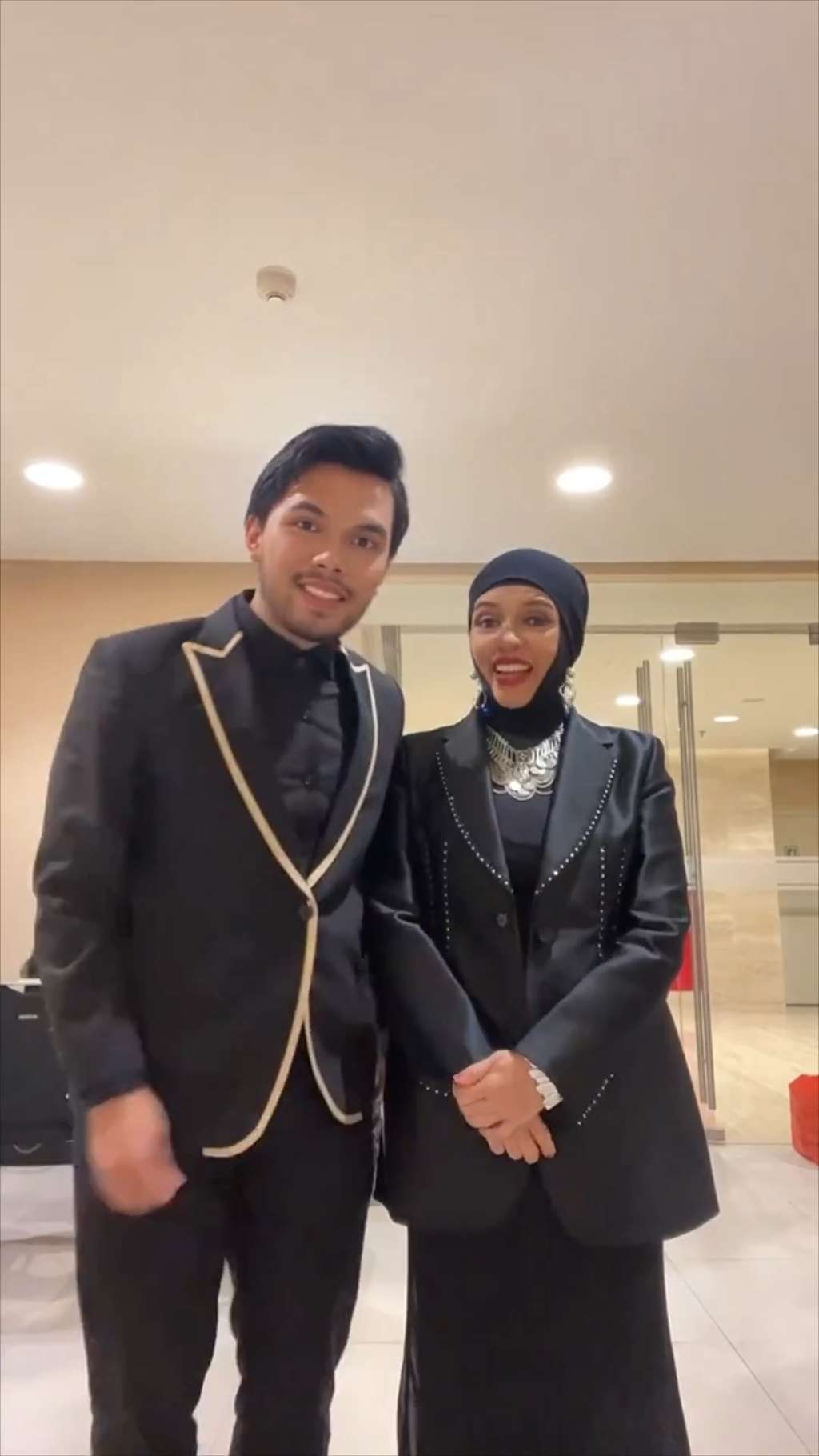 10 Potret Thariq Halilintar dan Geni Faruk di Silet Awards 2023, Definisi Ibu-Anak Goals!