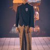 Disebut Artisnya Para Seleb, Ini Potret Nicholas Saputra saat Pakai Baju Adat yang Ganteng Banget