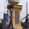 Deretan Bentuk Tugu Aneh yang Ada di Indonesia, Dari Mesin Fotocopy Sampai Lele Keinjek di Tengah Jalan!