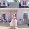 Punya Rumah dan Perabot Serba Pink, Nenek asal Texas ini Rela Menjomblo Demi Jalani Hidup bak Barbie