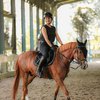 11 Potret Cantik Nabila Syakieb Berlatih Kuda - Netizen: Awet Muda Banget! 