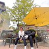 10 Potret Kiky Saputri dan Suami Jalan-Jalan di Korea, Mampir ke Perpustakaan hingga Tampil Gemes Pakai Bando
