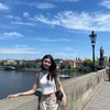 Kuliah Ahli Bedah Jantung, Ini Deretan Potret Sasikirana Asmara Anak Anjasmara di Praha yang Curi Perhatian!