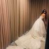 Deretan Potret Valerie Thomas Kenakan Wedding Dress, Beneran Nikah atau S3 Marketing nih?