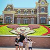 10 Potret Liburan Omesh dan Keluarga di Hongkong - Bawa Ketiga Anaknya ke Disneyland!