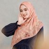 8 Potret Inara Rusli saat Jadi Model Hijab, Cantik Banget Bikin Hati Adem