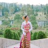 Cantik Banget, Ini Potret Andien Aisyah Pakai Kain Songket Menjuntai di MV Damai yang Tuai Pujian