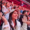 Potret Nisya Ahmad Nonton Konser Coldplay di Belanda Bareng Suami