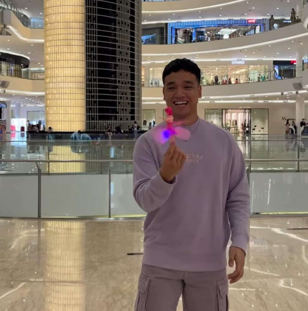 Potret Bahagia Fadly Faisal Main Boneka Barbie di Mall, Tidak Didampingi Becca Lagi! 