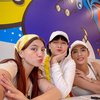 Potret Cassandra Lee bareng Chika Jessica dan Tyas Mirasih saat Main ke Bangkok, Kayak Seumuran Semua!