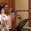 Potret Amora Lemos Lagi Rekaman Lagu Baru, Mirip Kris Dayanti Banget!