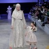 Deretan Potret Khalisa Ikut Fashion Show bareng Kartika Putri, Cantik dan Ramah hingga Udah Jago Pose!