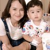 10 Potret Angelica Simperler Momong Anak, Malah Mirip Kayak Kakak-Adik nih!