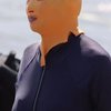 Deretan Potret Warga China Kenakan Facekini, Topeng Pelindung UV yang Jadi Andalan saat Suhu Ekstrem Menerjang
