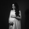 Potret Maternity Shoot Yeni Inka, Anggun dalam Balutan Kain Sutra