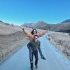 Bak Masih Gadis, ini Deretan Foto Selfie Nana Mirdad di New Zealand yang Berpose Berlatar Gunung Salju