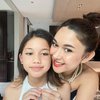 Potret Terbaru Sarah Anak Nana Mirdad yang Punya Bola Mata Indah, Saking Cantiknya Sampai Dikira Pakai Softlens!