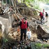 Gak Cuma Pintar Matematika, Ini Potret Jerome Polin Peduli Lingkungan Bersihkan Sungai Ciliwung