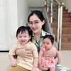 Potret Terbaru Baby Gendhis Anak Nella Kharisma yang Berusia Hampir Dua Tahun, Pesonanya Disebut Bule Jawa!