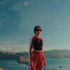 Cinta Laura Unggah Video Bawa Bendera Merah Putih untuk Rayakan Hari Kemerdekaan hingga Perlihatkan Pesona Alam Indonesia!