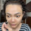10 Potret Rina Nose Recreate Make Up ala Kris Dayanti, Malah Jadi Mirip Yuni Shara