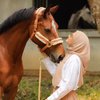 Pemotretan Terbaru Zaskia Sungkar Bareng Cresent Kuda Kesayangannya, Lengket Banget!