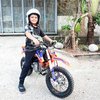 Bule Akamsi, Ini Potret El Barack Naik Motor Trail yang Udah Kelihatan Pro Banget