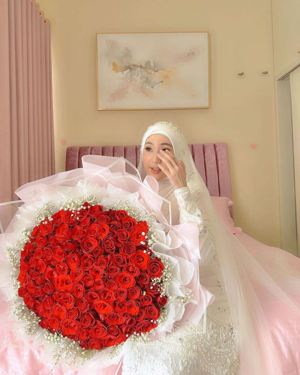 Sah, Berikut Potret Larissa Chou dan Ikram Rosadi saat Akad Nikah - Kenakan Baju Serba Putih!