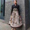 Styling Hanbok dengan Batik, Ini Potret Inspiratif Maudy Ayunda di ASEAN Business Award yang Fashionable Abis