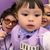 10 Potrt Maternity Shoot Keluarga Aurel Hermansyah di Kehamilan Anak Kedua, Kompak Tampil Serba Ungu!