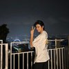 Potret Cha Eun Woo Menikmati City Light di Singapura, Cahaya Minim Gak Halangi Wajah Tampannya! 