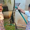 Potret Moana Anak Ria Ricis yang Girang Banget saat Main Air - Lucunya buat Netizen Gemes!