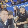 Tanpa Nagita Slavina, Berikut Potret Kompak Raffi Ahmad dan Rafathar Nonton Piala Dunia Bola Basket di Filipina!
