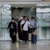 Deretan Gaya Swag Ayu Ting Ting di Bandara, Sempat Dikira Idol Korea
