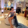 9 Potret Shenina Cinnamon di TIFF Tribute Awards 2023, Tampil Anggun dan Chic dalam Balutan Mini Dress