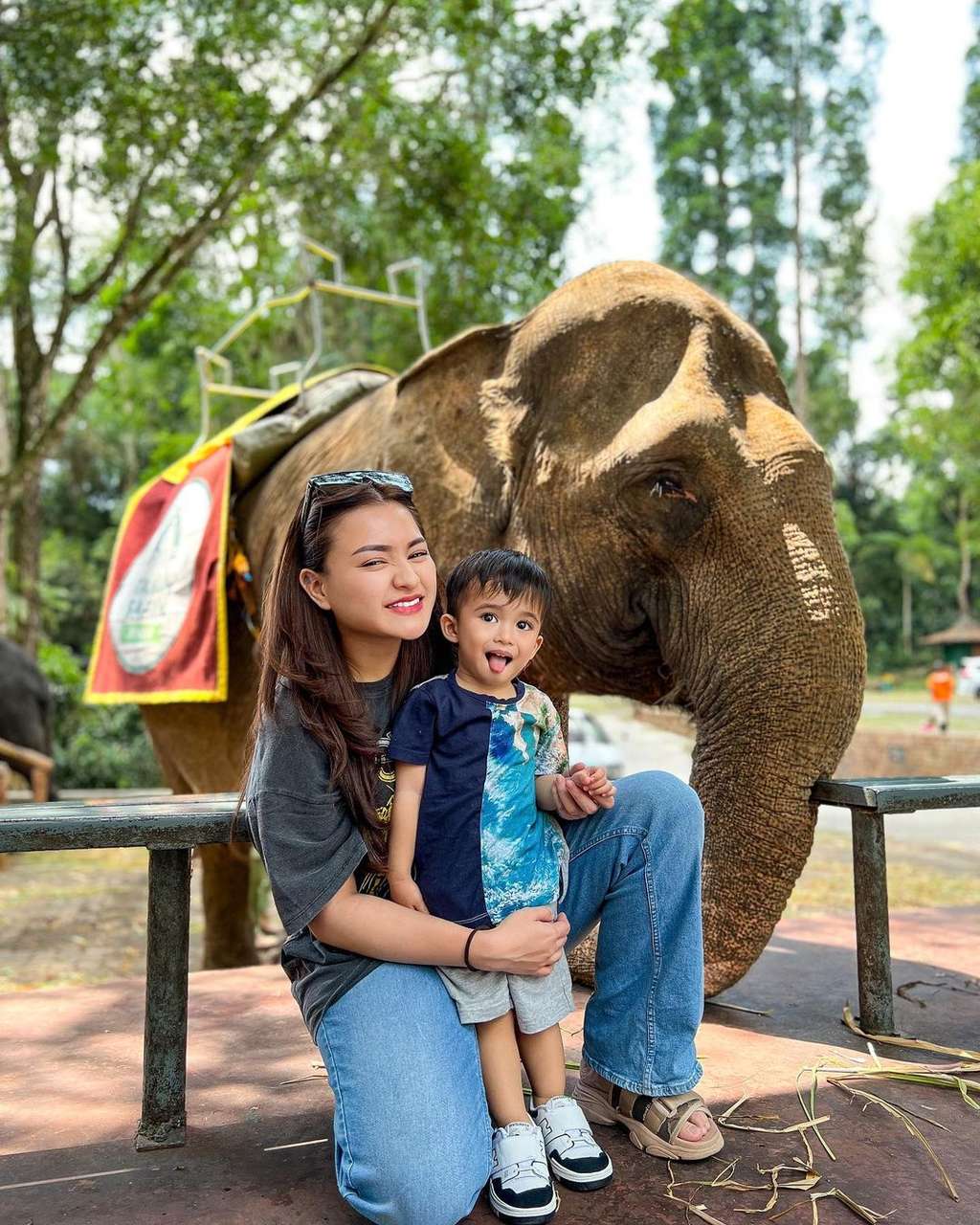 Potret Nathalie Holscher Ajak Adzam ke Taman Safari, Ekspresi Gemas dan Wajah Gantengnya Jadi Perbincangan