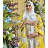 Deretan Potret Tania Nadira saat Pengajian 4 Bulan Kehamilannya - Tampil Cantik dengan Abaya Kuning!