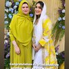 Deretan Potret Tania Nadira saat Pengajian 4 Bulan Kehamilannya - Tampil Cantik dengan Abaya Kuning!