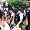 Momen Thariq Halilintar Ikut Aksi Bersihkan Sampah di Sungai Ciliwung, Kehadiran Aaliyah Massaid Jadi Sorotan!