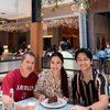 Deretan Potret Perayaan Ulang Tahun Mikha Tambayong, Makin Gorgeous dan Bahagia bareng Keluarga