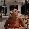 7 Potret Marion Jola Nikmati Liburan di Bali, Tampil Cantik dan Eksotis dengan Bunga di atas Telinga
