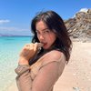 Bikin Salfok, Ini Gaya Jessica Iskandar Pakai Baju Tembus Pandang saat Liburan di Labuan Bajo