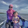 Ajak Moana Main ke Laut Lagi, Berikut Potret Sumringah Anak Ria Ricis Saat Naik Speedboat! 