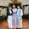 Padukan Dress dengan Jaket Kulit, Tissa Biani Tampil Kece di Momen Perilisan Series Gadis Kretek